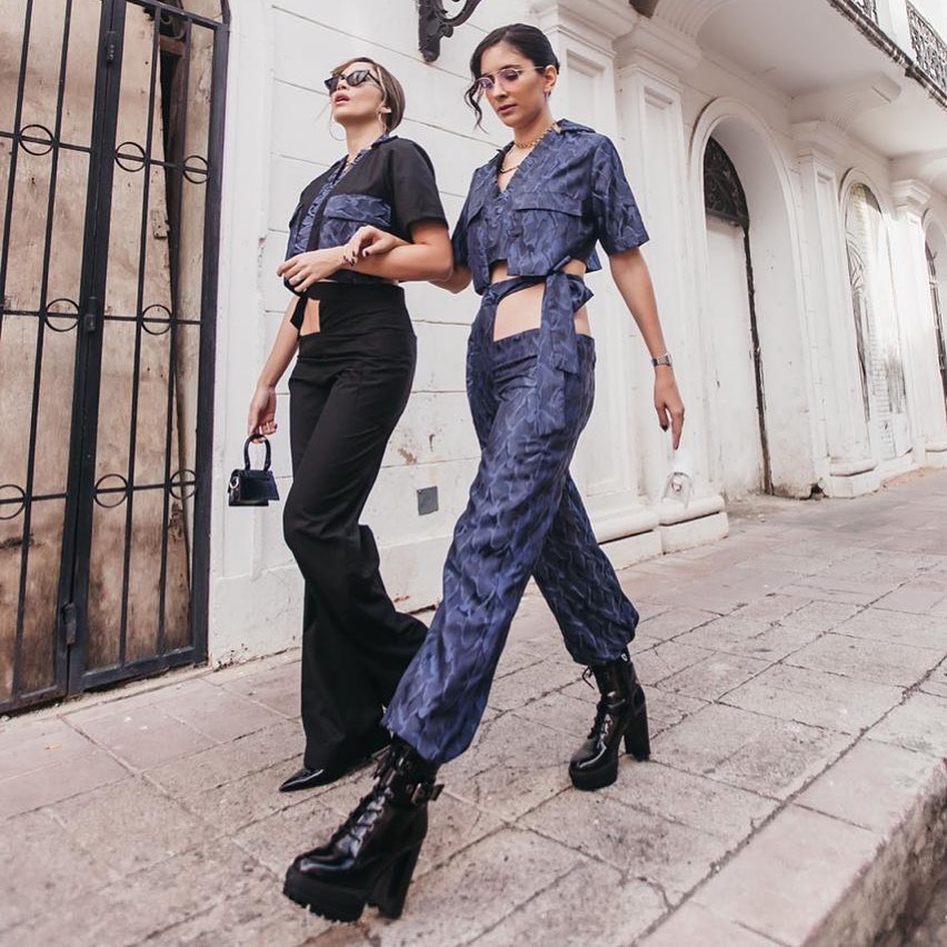 Top estampado con bolsillos